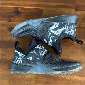 Wmns Nike Air Zoom Strong “Floral” sz7.5